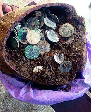 农村男子挖出大量古钱币，专家的一番话却吓得他面如土色!休闲区蓝鸢梦想 - Www.slyday.coM