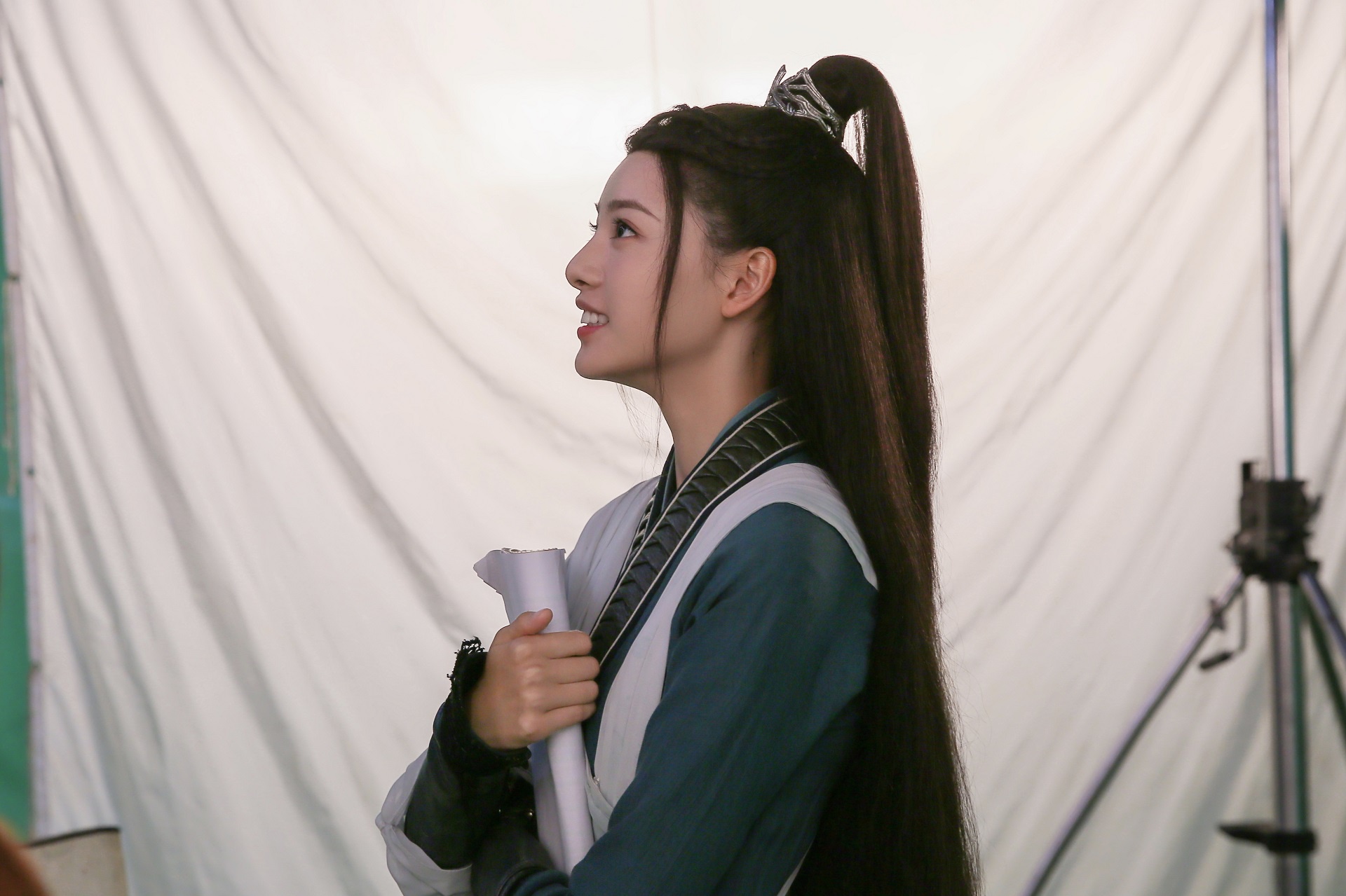 张艺上新剧《雪中悍刀行》官宣 魅惑女侠舒羞引期