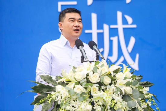 绿地集团西南区域管理总部总经理孙志文德阳市副市长袁华兵表示,绿地