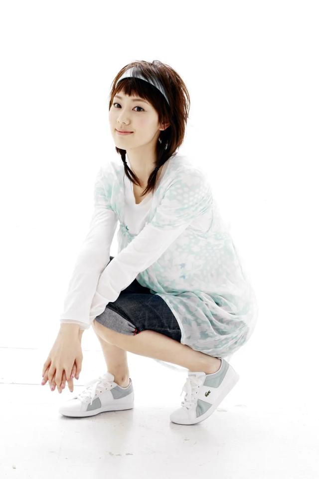 央视最美女主持遭辞退只因私生活混乱王冠有苦说不出