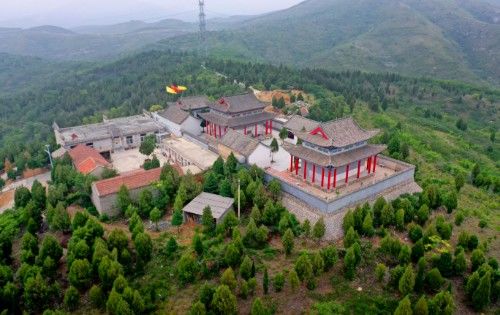 河南山村旁古山上藏巨宝山中一洞竟和白蛇传起源有关