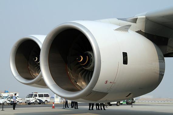 波音747三发动机图片