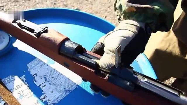 崭新的南斯拉夫m48式栓动步枪,弹夹供弹五发,靶场射击测试!