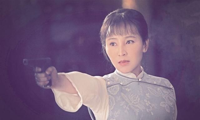 19岁与郭靖宇私奔,住地下室裸婚连生三胎,今丈夫用7部剧捧她