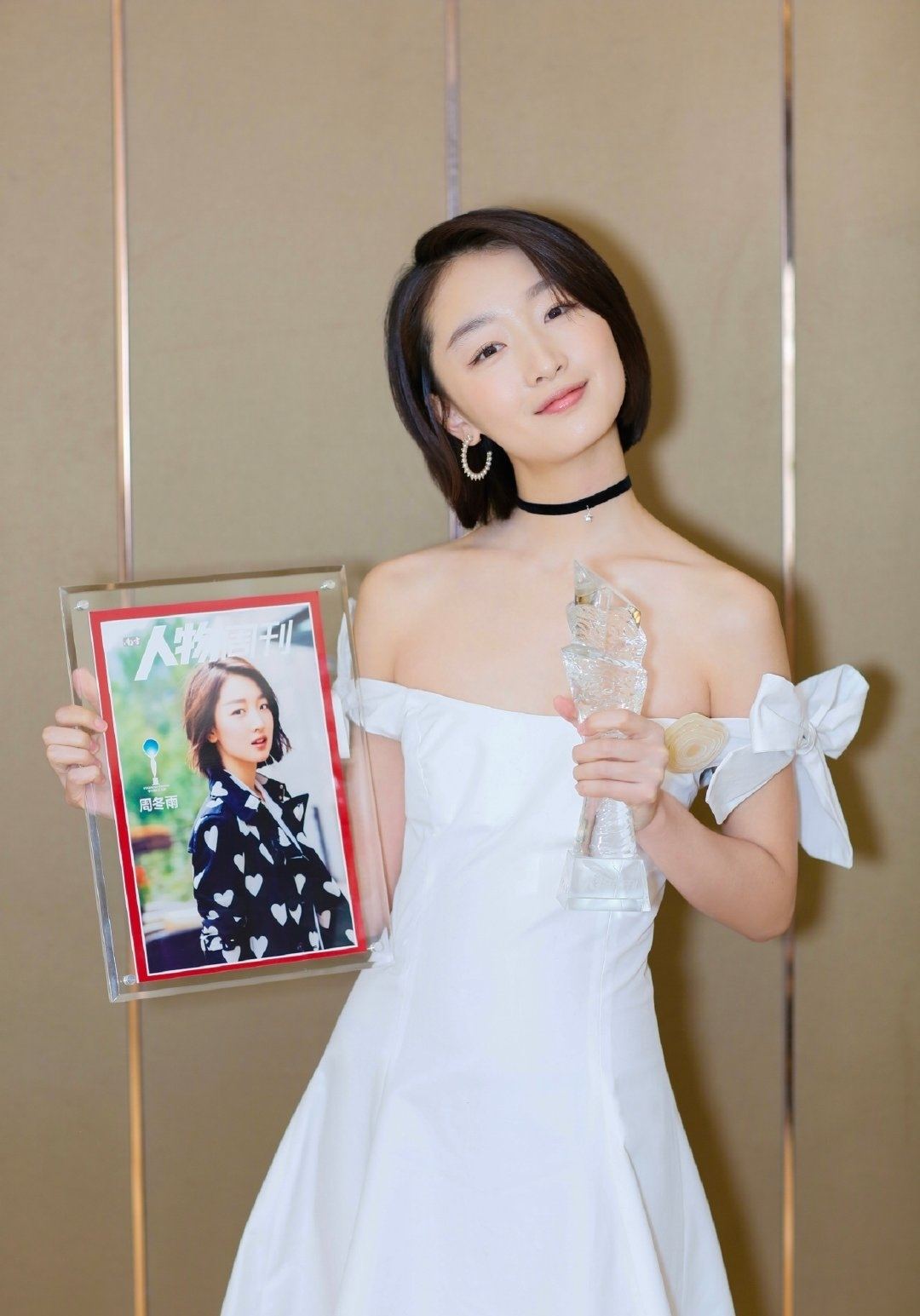 周冬雨长发有多美?神似袁湘琴元气满满,谁还敢说她没女人味