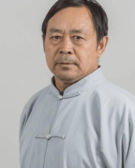 马保国:我用龙形身法将欧洲搏击冠军摔惨,全场顿时响起了掌声