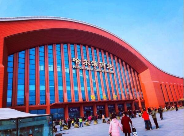 世界高寒铁路温差最大高铁站规模10台18台面22股道就在我国