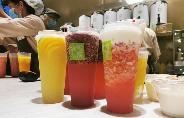 去奶茶店时,聪明人从不点这4种饮品,服务员:一看就是内行