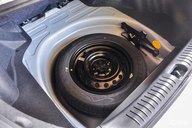 备胎为什么不做成正常轮胎?厂家给出四个原因,第三个才是关键