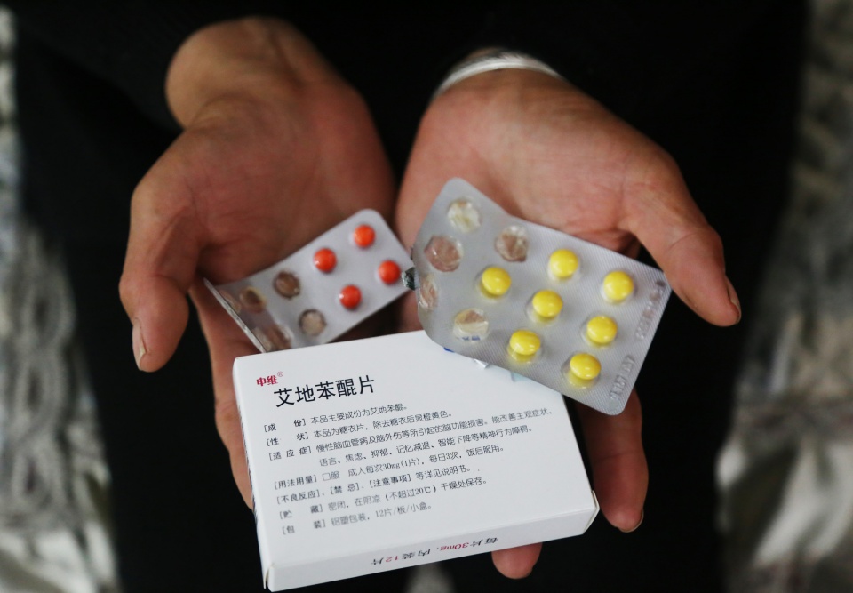 儿子被告知活不过18岁，女儿不幸夭折，如今妻子又患癌，男子崩溃休闲区蓝鸢梦想 - Www.slyday.coM