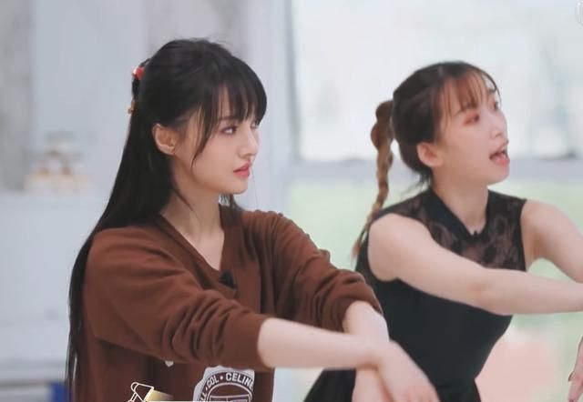 郑爽没有团队处理商务纠纷要亲自出马戏拍一半却拿不到片酬