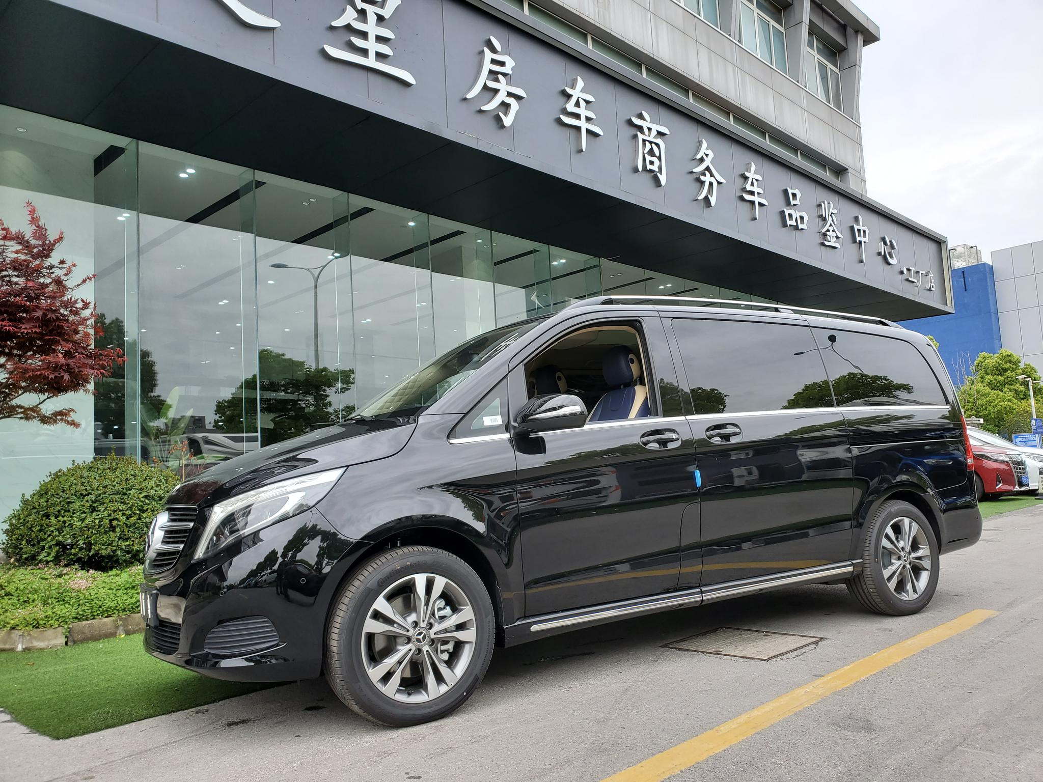 奔驰v260l平顶无隔断七座商务,舒适不贵适合二胎家庭-新浪汽车