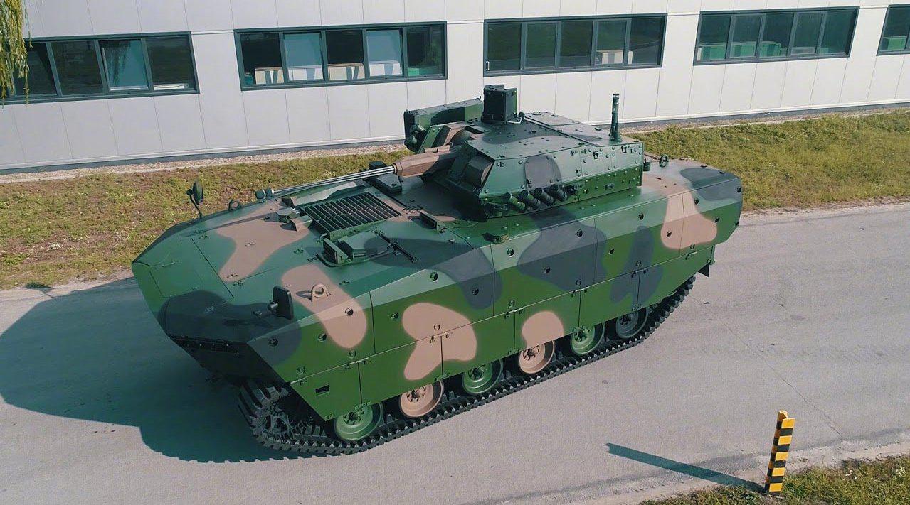 波兰新型"獾"履带式步兵战车