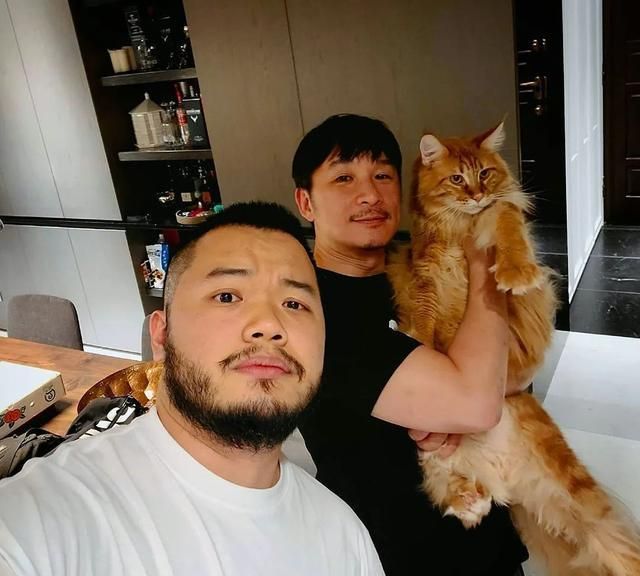 张惠妹经纪人陈镇川跟男友注册结婚,网友:猫咪应该很开心