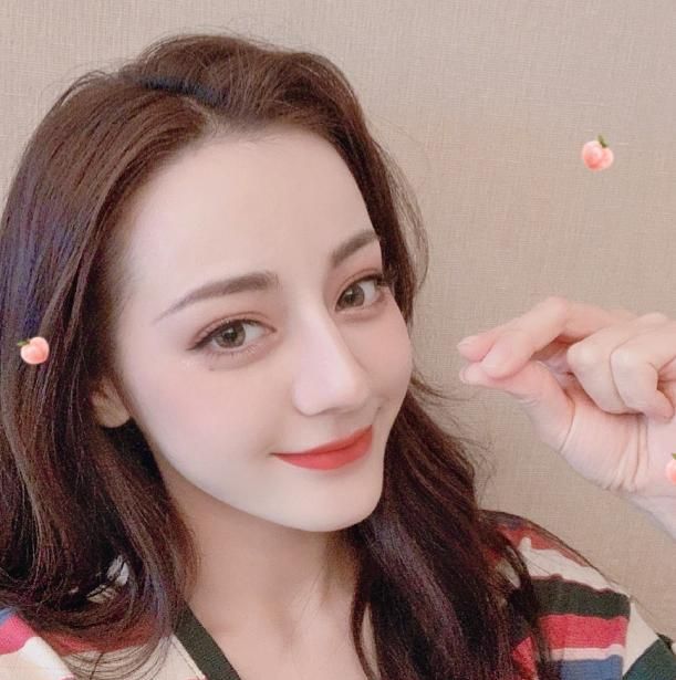 迪丽热巴越来越大胆了,染了一个不敢认的颜色|热巴|迪丽热巴|双眼皮