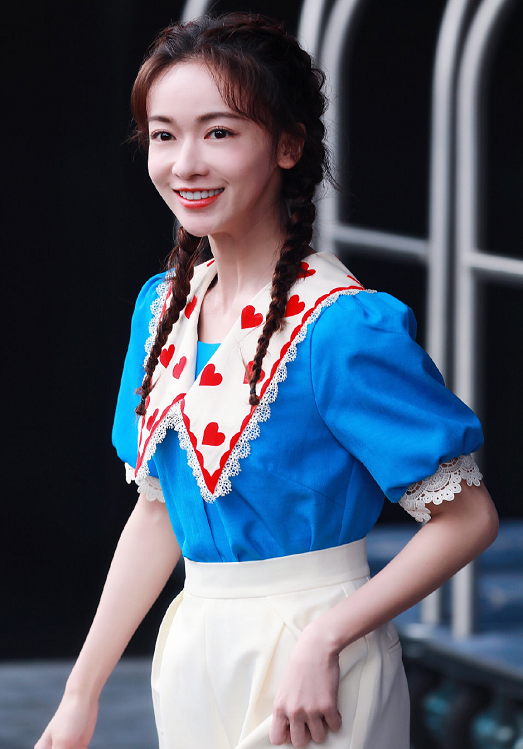吴谨言上奔跑吧再次撞脸baby但看到两人的腿型对比打脸了吧