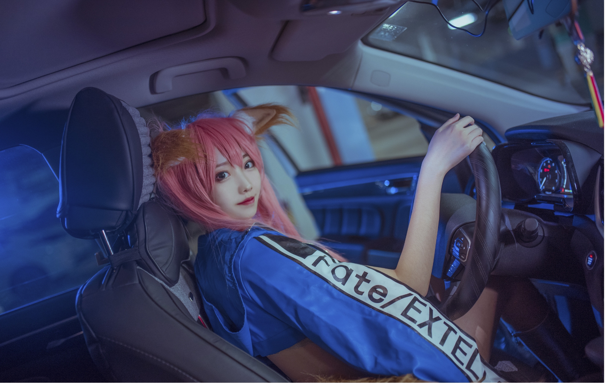 fgo玉藻前赛车服cos白腿比战旗高三分赛场气氛瞬间点燃