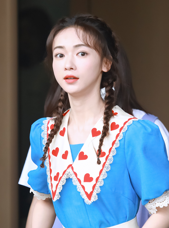 吴谨言上奔跑吧再次撞脸baby但看到两人的腿型对比打脸了吧