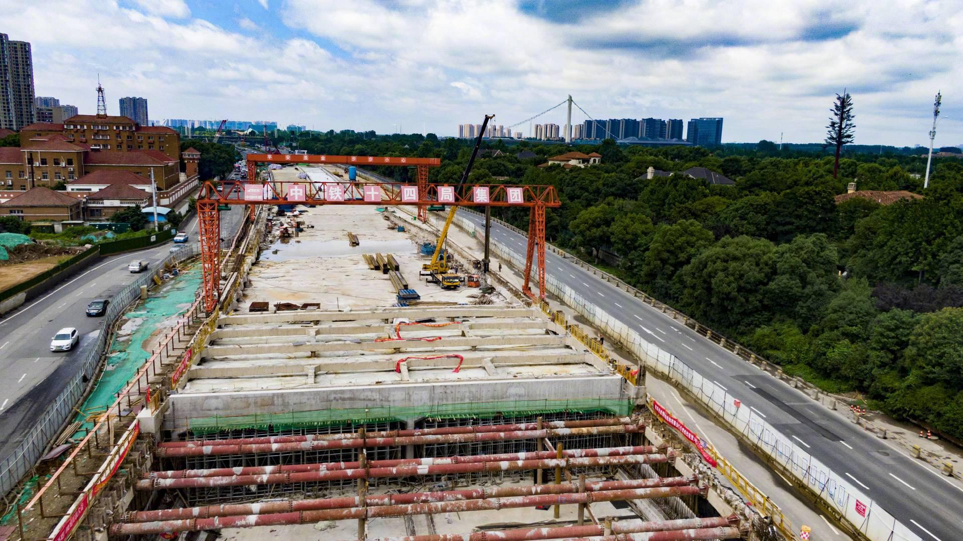 扬子江大道快速化改造水西门隧道封顶|南京市_新浪新闻