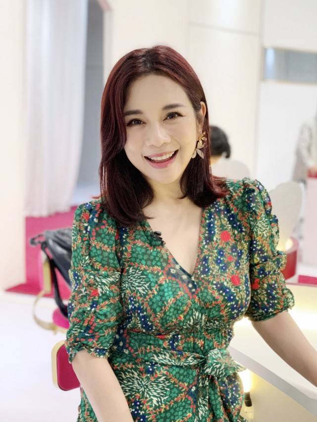 曾经的tvb女神,现在参加选秀勇气可嘉,姐弟恋婚姻羡煞旁人|陈松伶