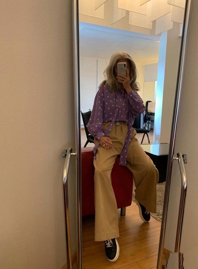 法国“酷老太”穿搭很时髦，潇洒又潮流，活成女人最想成为的样子休闲区蓝鸢梦想 - Www.slyday.coM