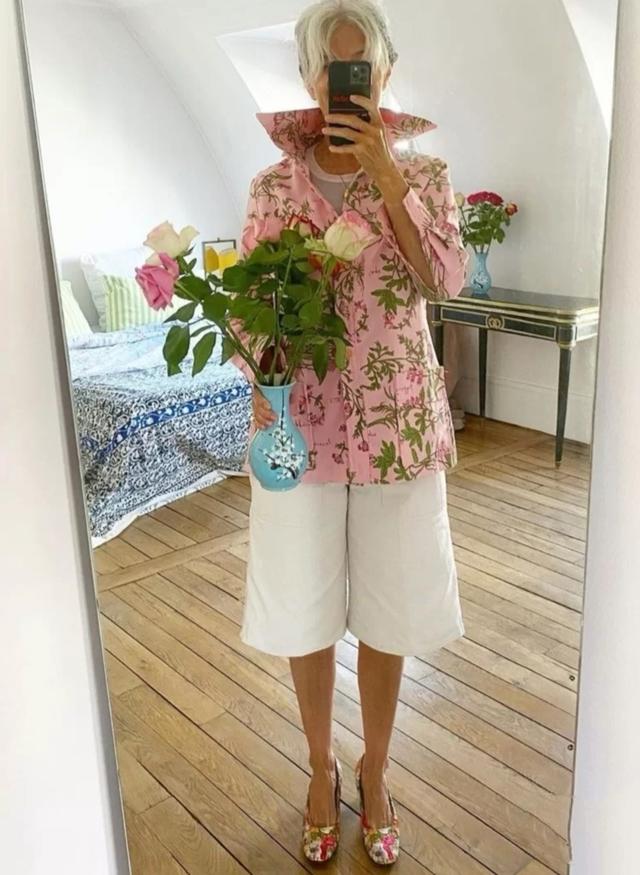 法国“酷老太”穿搭很时髦，潇洒又潮流，活成女人最想成为的样子休闲区蓝鸢梦想 - Www.slyday.coM