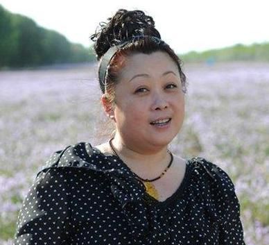 "家有儿女"胖婶:上演"母子恋"