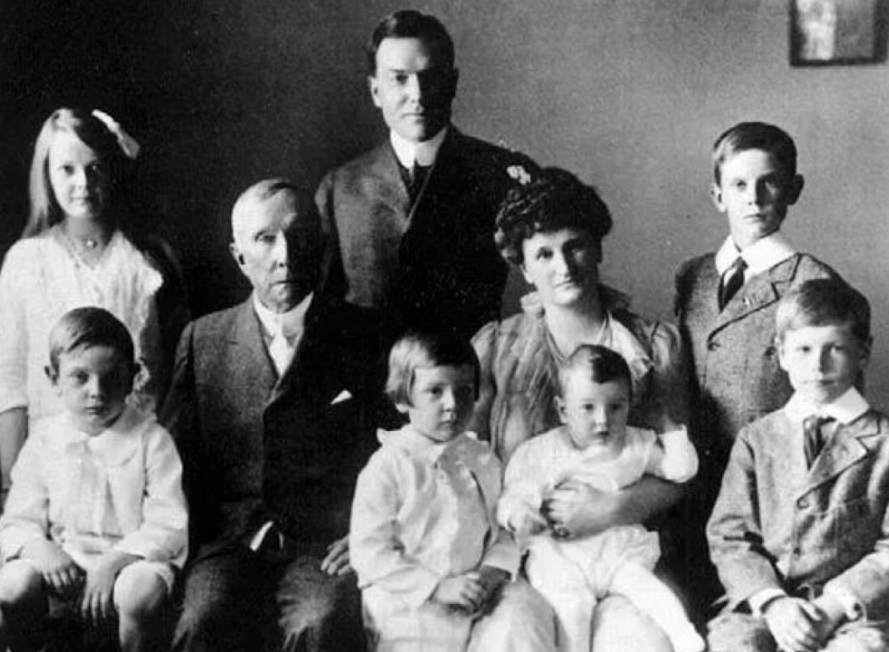 很多人问洛克菲勒为何能成功,他不敢说,后来专门写信告诉了儿子