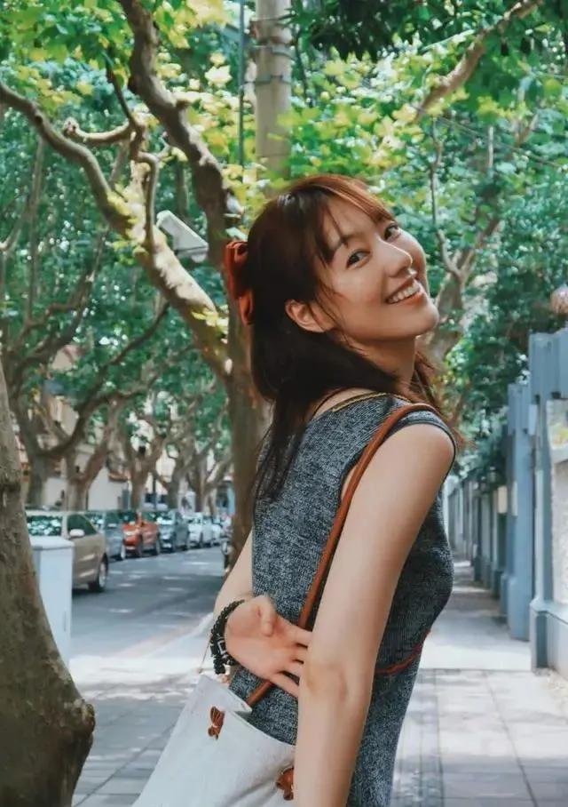 央视最美女主持遭"辞退",只因私生活混乱?王冠有苦说不出|央视|辞退|