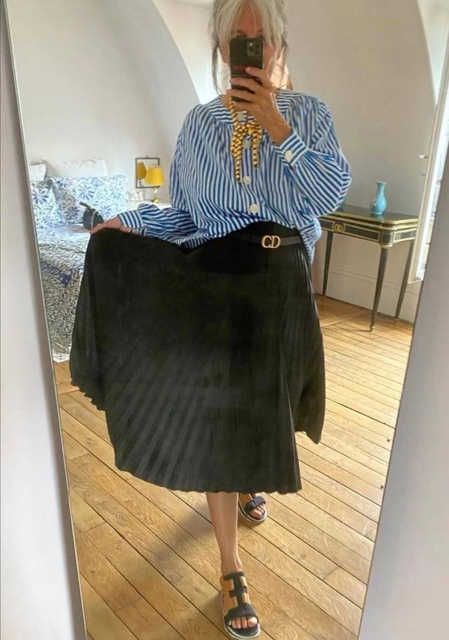 法国“酷老太”穿搭很时髦，潇洒又潮流，活成女人最想成为的样子休闲区蓝鸢梦想 - Www.slyday.coM