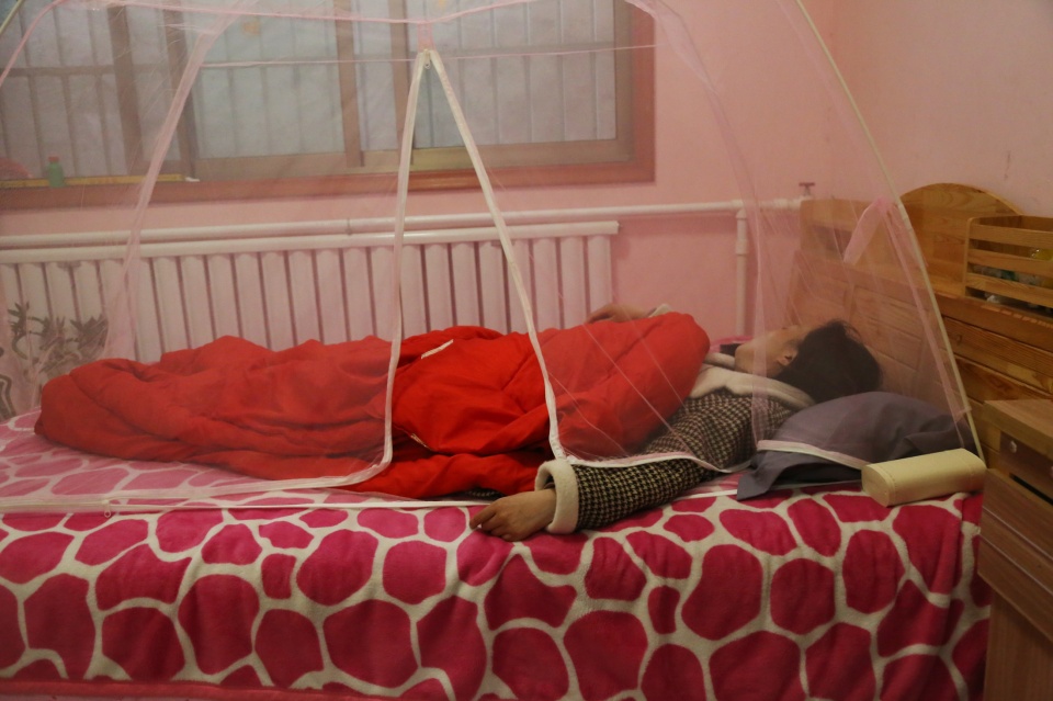 儿子被告知活不过18岁，女儿不幸夭折，如今妻子又患癌，男子崩溃休闲区蓝鸢梦想 - Www.slyday.coM