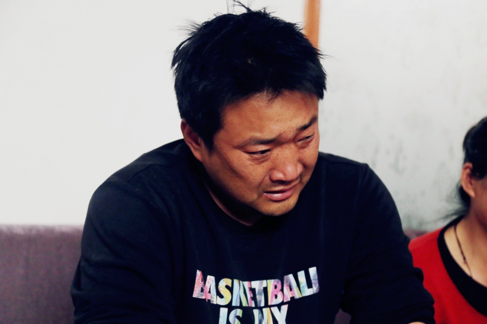 儿子被告知活不过18岁，女儿不幸夭折，如今妻子又患癌，男子崩溃休闲区蓝鸢梦想 - Www.slyday.coM