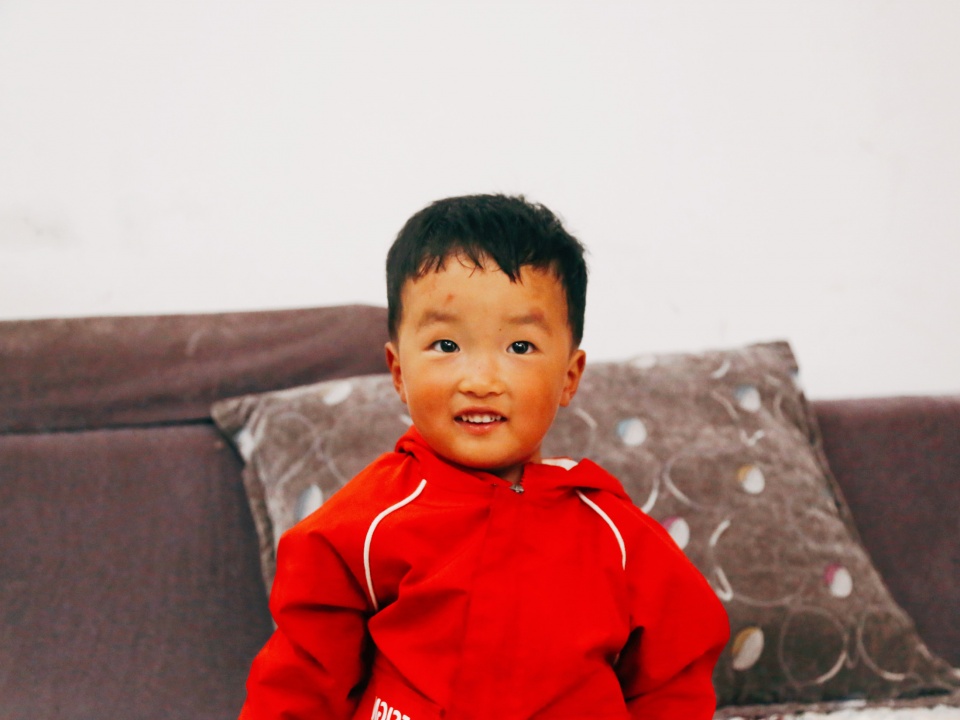 儿子被告知活不过18岁，女儿不幸夭折，如今妻子又患癌，男子崩溃休闲区蓝鸢梦想 - Www.slyday.coM