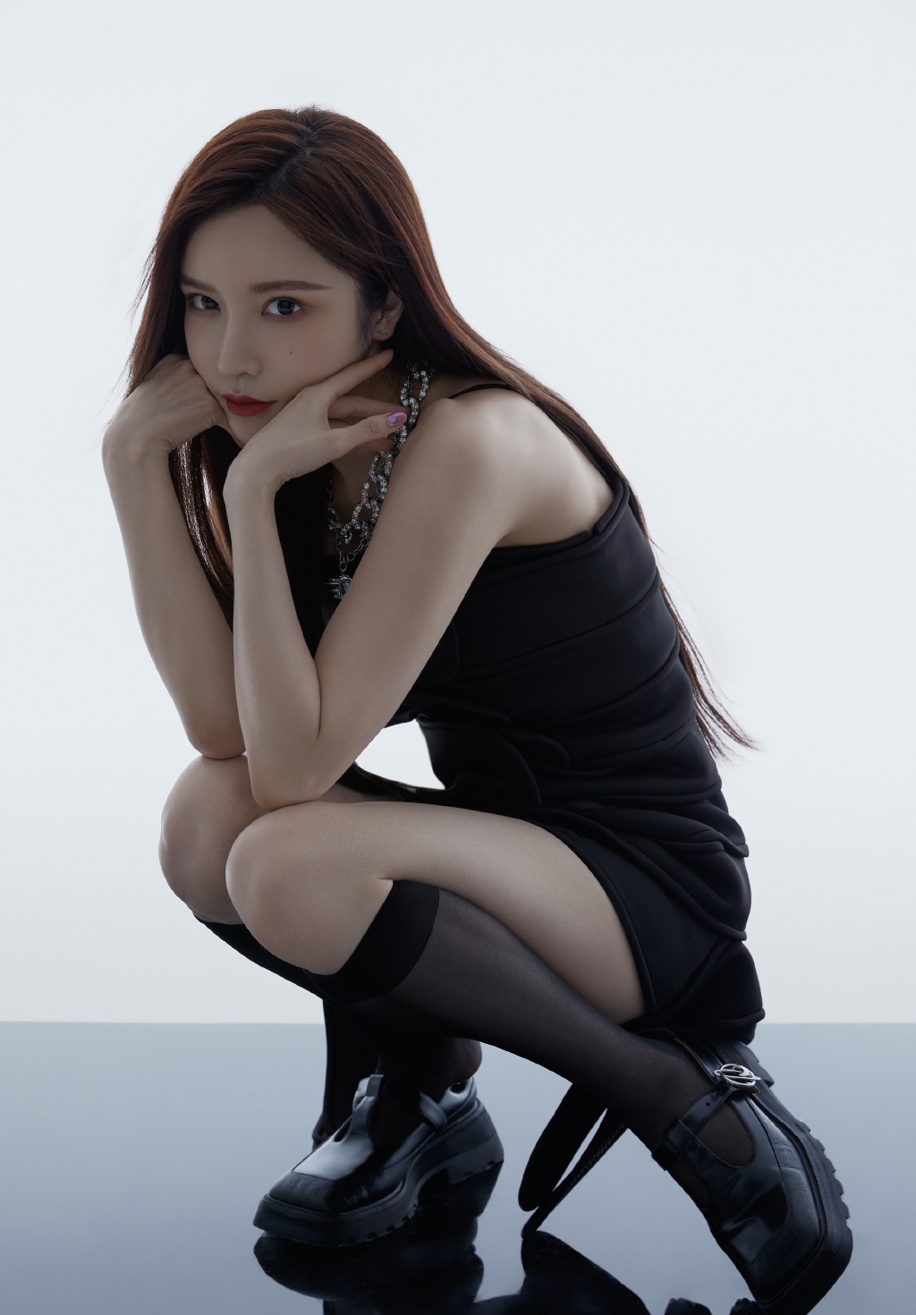 她身材一流被《青春有你2》淘汰,穿喇叭裤踩细高跟,气场1米8|戴燕妮