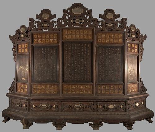 太古曹家有一个百寿大屏风,上面写的三句名言,看完就能受到教育