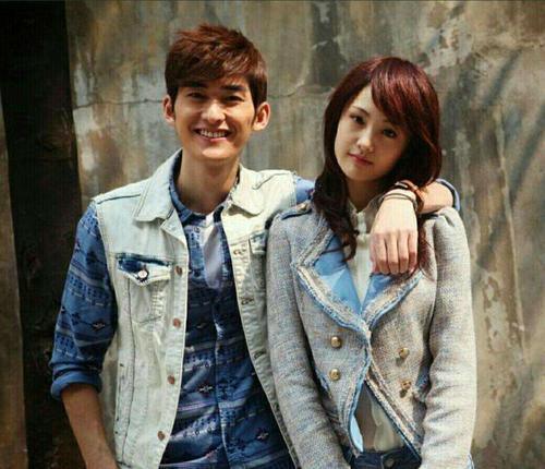 郑爽张翰疑复合,三次同戴情侣戒指,博文疑点重重旧情复燃