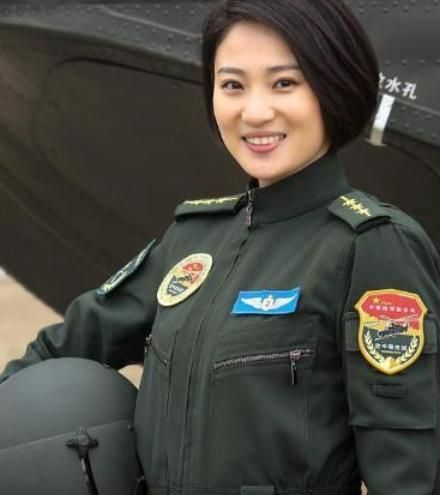 把吴京撂倒而成名,35岁嫁"班长"太幸福|吴京|侯梦莎|任柯诺_新浪新闻