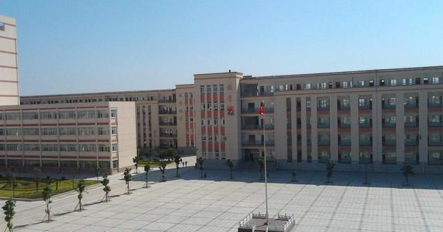 2020亳州市统考高二_亳州一中表彰高二高三统考成绩名列前茅教职工