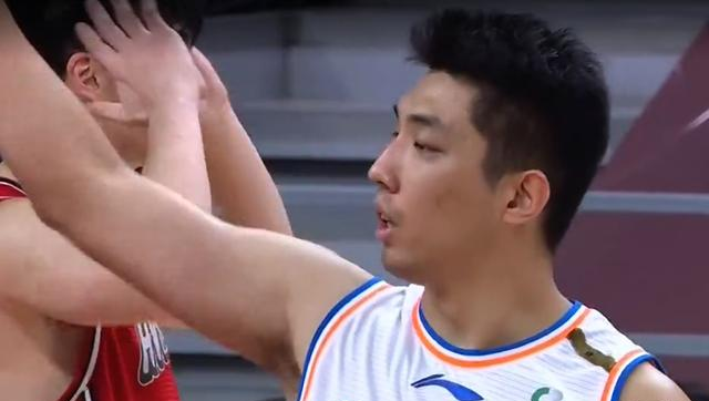 沈梓捷18分12板李慕豪17分深圳9276大胜四川止住败势