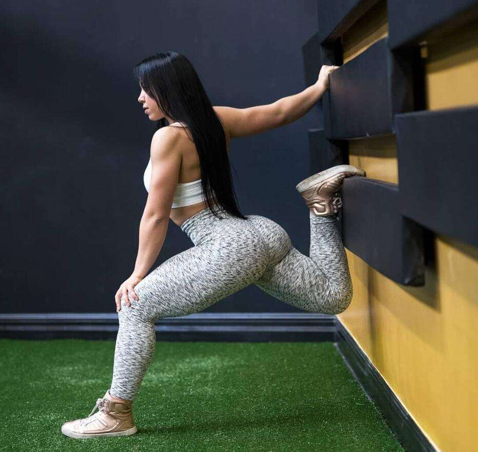 可谓是泾渭分明,我们进入健身房就会发现,力量区域很少有女孩,反倒是