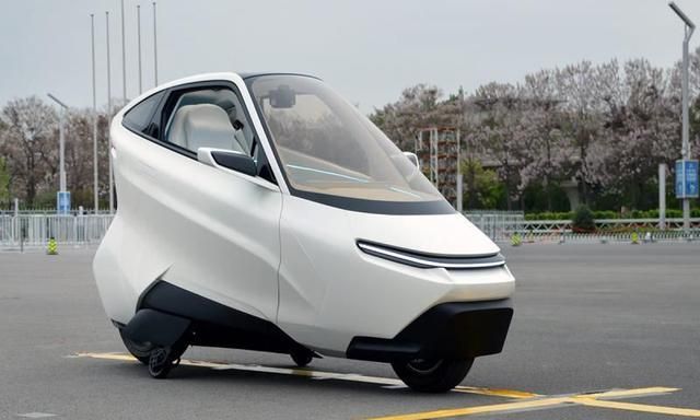 "两轮汽车"亮相国内,车底自带陀螺仪,再也不怕遇上堵车了