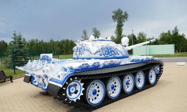 也有小伙伴表示,这其实是t54告诉大家:给我加陶瓷装甲,我还有得救.