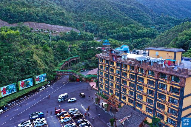 古龙峡这么多项目,一天时间是不够的,可以在景区的古龙酒店多住几天