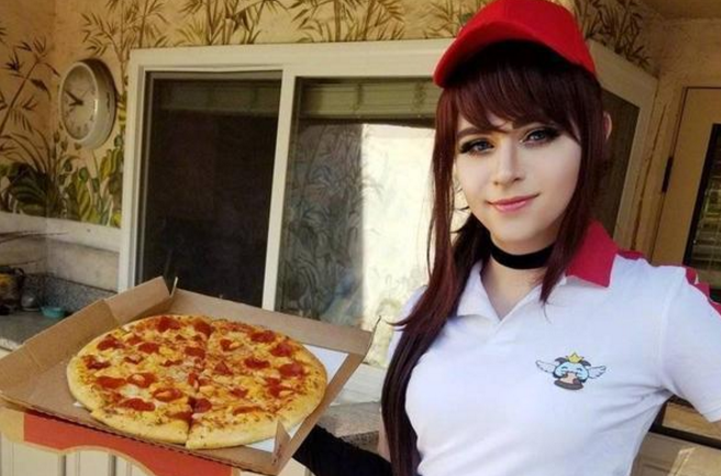 女装大佬sneaky最新cos照出炉,c9回应:哥们,你太性感了!