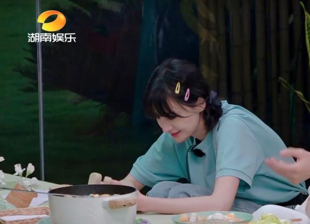 《奇妙小森林》郑爽两处细节该反思,教育问题,她真的不如吴奇隆