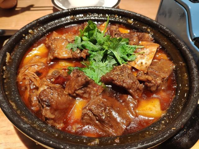 炖牛肉咬不动多加一勺糖连高压锅也免了牛肉软烂不塞牙