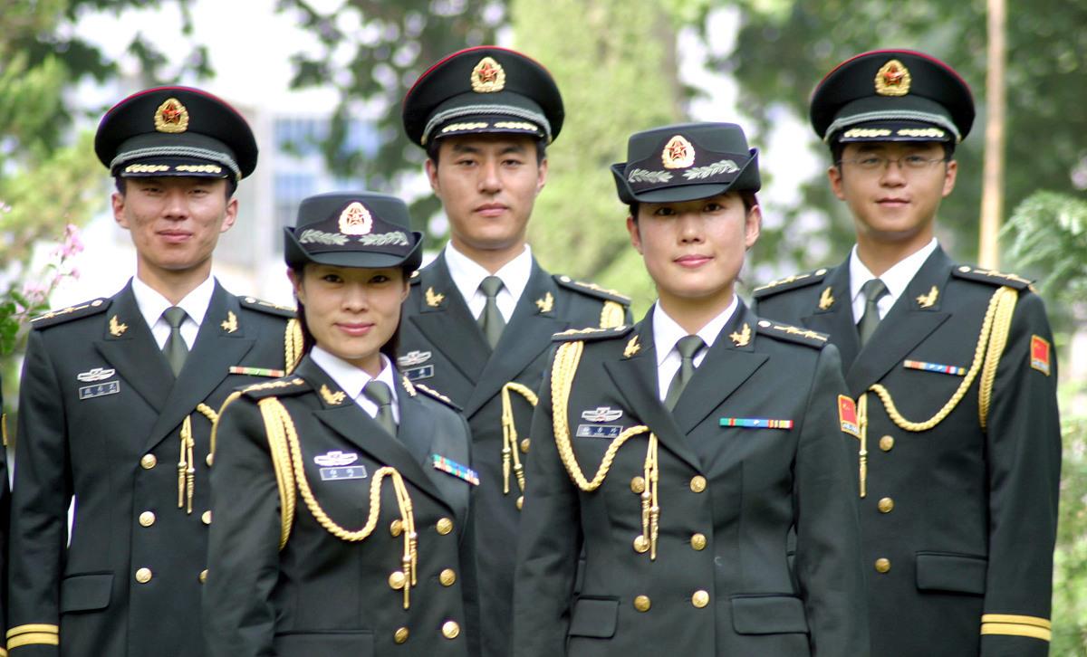 士官要在部队当多久,才能够晋升为军官?