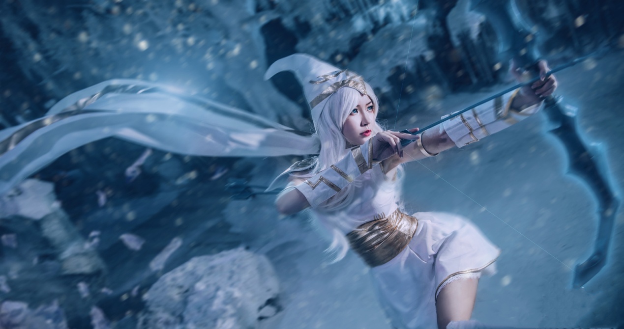 英雄联盟艾希cos,热的话来一箭降降火?