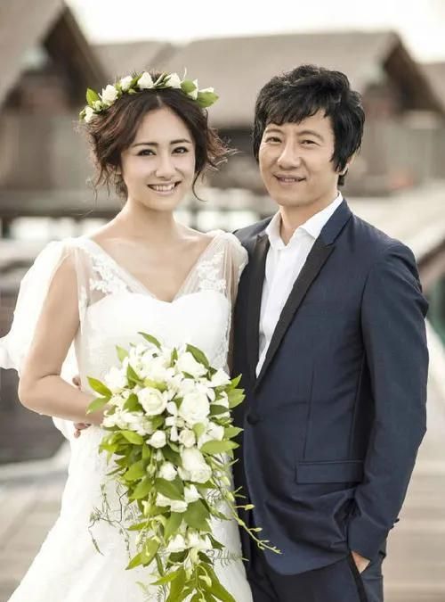 和婚恋20年的前妻离婚后娶了刘芸,聊聊摇滚老炮郑钧的那些年