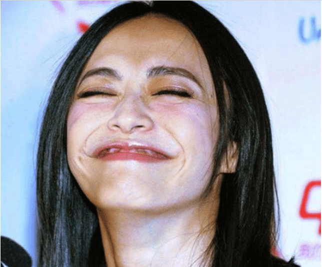 女明星大笑瞬间,唐嫣夸张热巴认不出,看到最后一位:拯救了太阳系